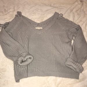 V-neck shoulder lace up sweater